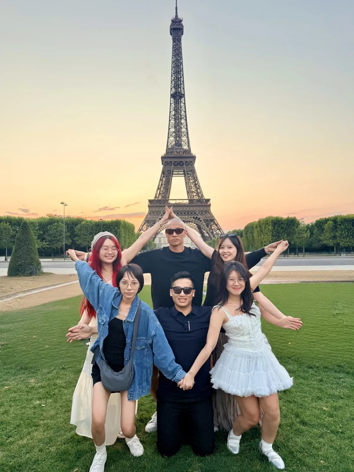 30 Super Fans in Paris