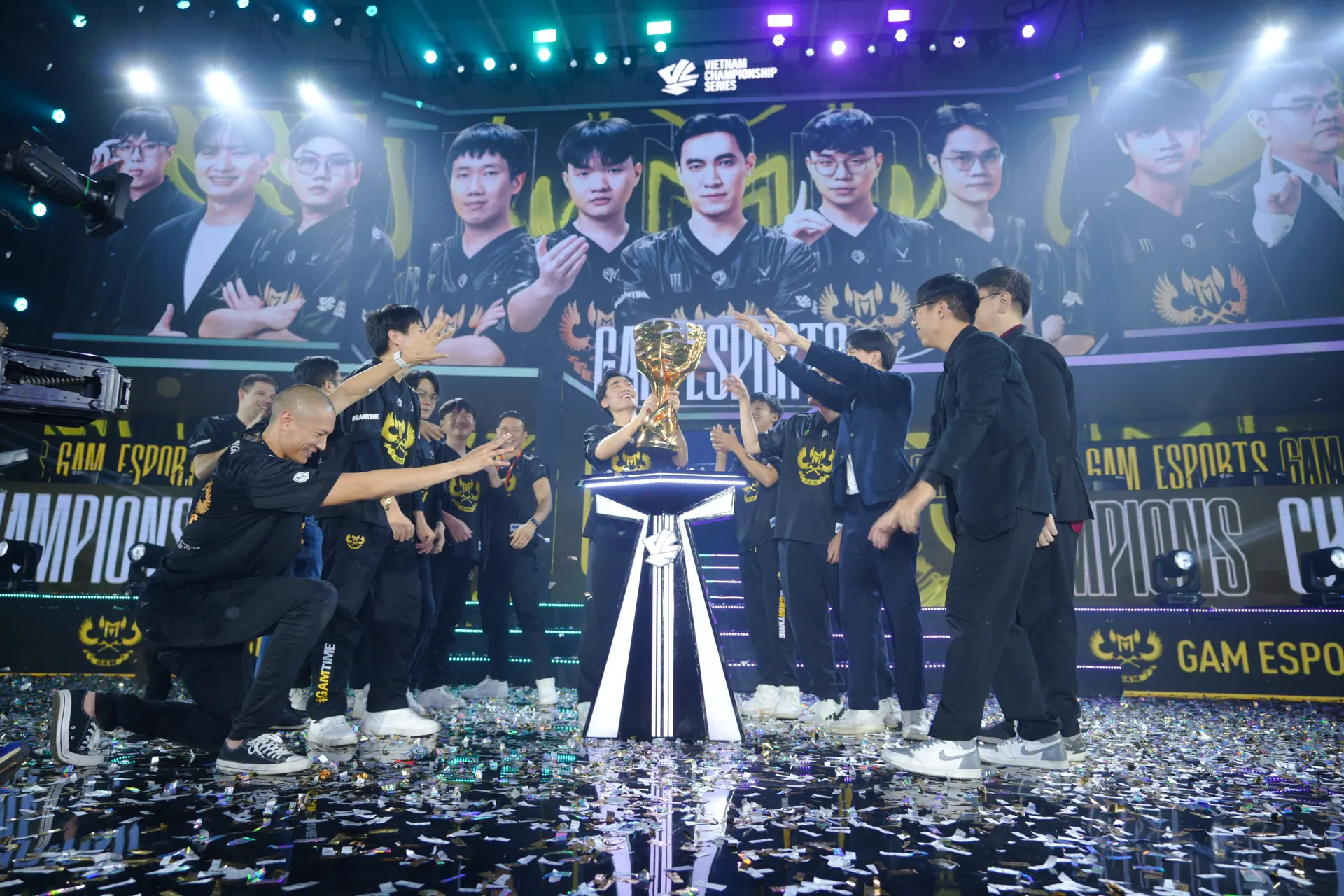 GAM lifts the VCS championship trophy on stage amid confetti