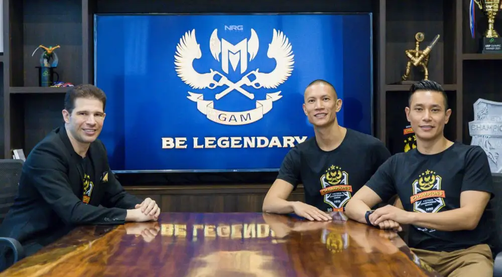 Randy Dobson, Chủ tịch CMG.ASIA cùng CEO NRG Asia - TK (Anthony) Nguyễn & COO Dru (Andrew) Nguyễn tại buổi ra mắt NRG Châu Á