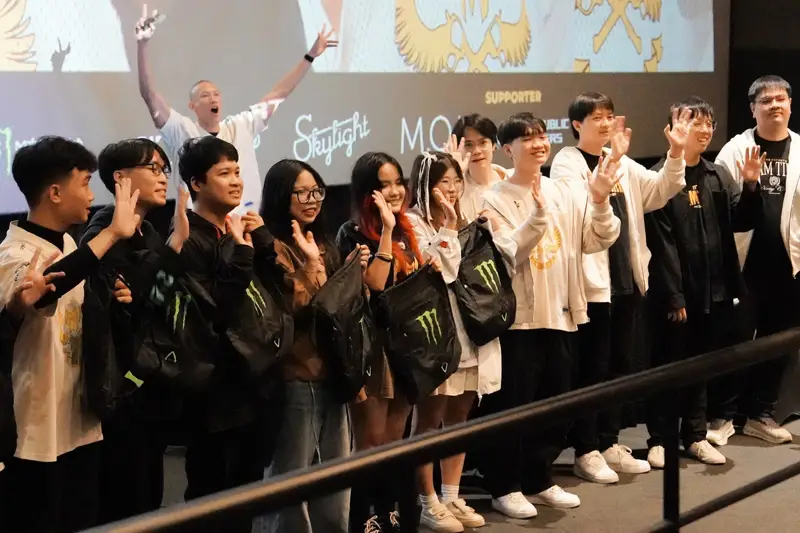 Những phần quà ý nghĩa từ nhà tài trợ Monster và sự đồng hành từ ASUS ROG
