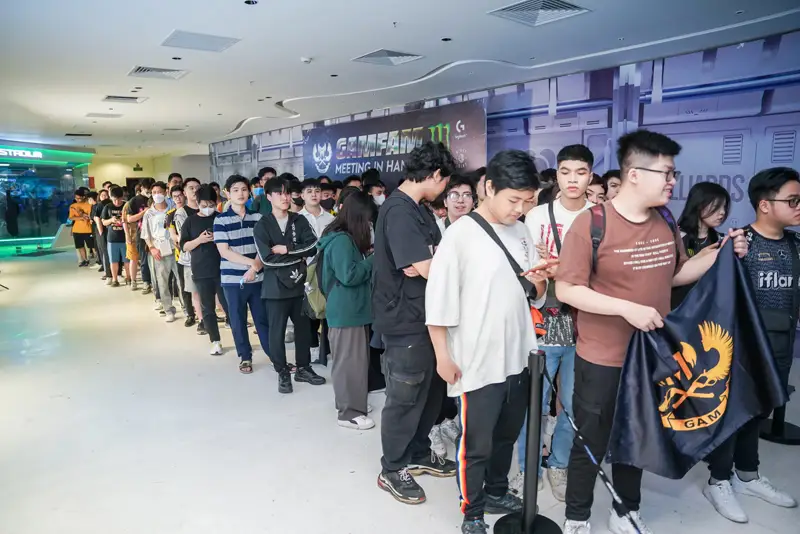 Buổi GAMFAM Meeting: nhiều bạn xếp hàng rất lâu để có thể tham gia chương trình