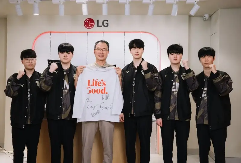Ông Song Ikhwan – Tổng Giám đốc Marketing và Kinh Doanh, LG Electronics Việt Nam cùng Gen.G