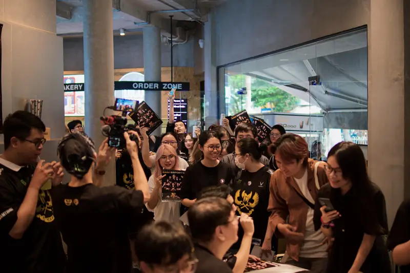 GAM Esports ký tặng