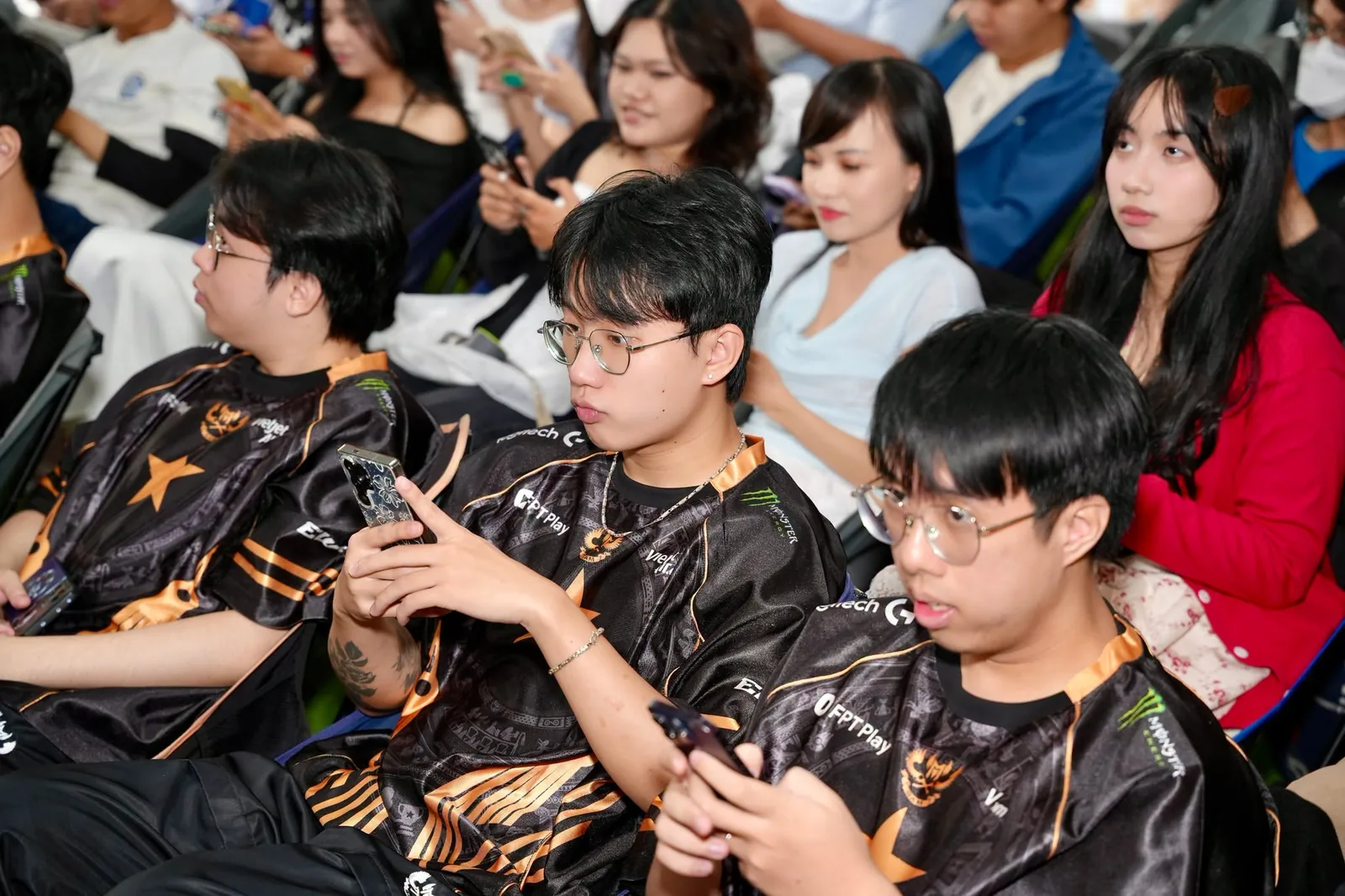 Fans in the Rise Reborn jersey at the GAM EWC 2026 send-off
